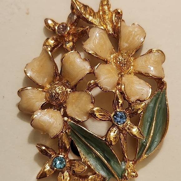 Liz Claiborne Vintage Gold and Cream Floral Brooch - Picture 2 of 5